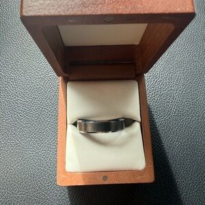 Men’s wedding ring